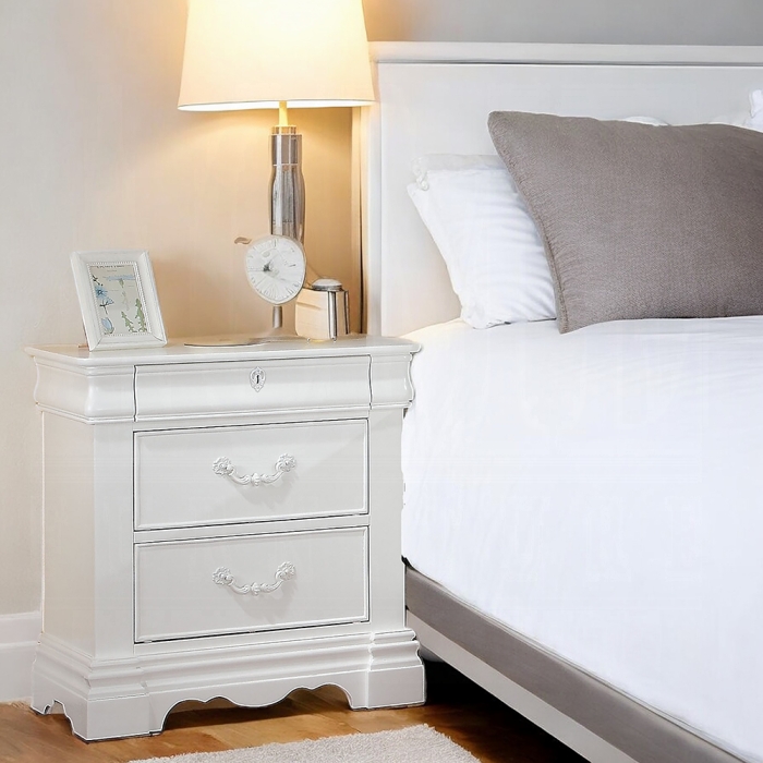 Estrella Nightstand